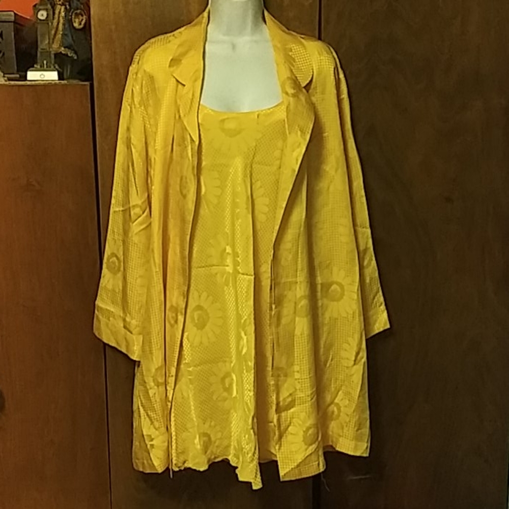 NWT LINDA HARTMAN INTIMATES Silk Yellow Chemise & Ro